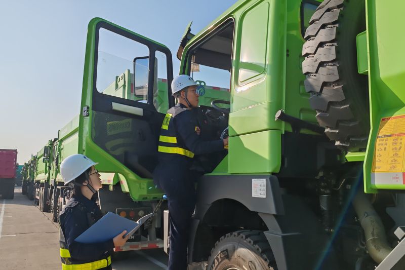 “件”通全球 “鏈”達(dá)四海（圖）——前三季度煙臺港件雜