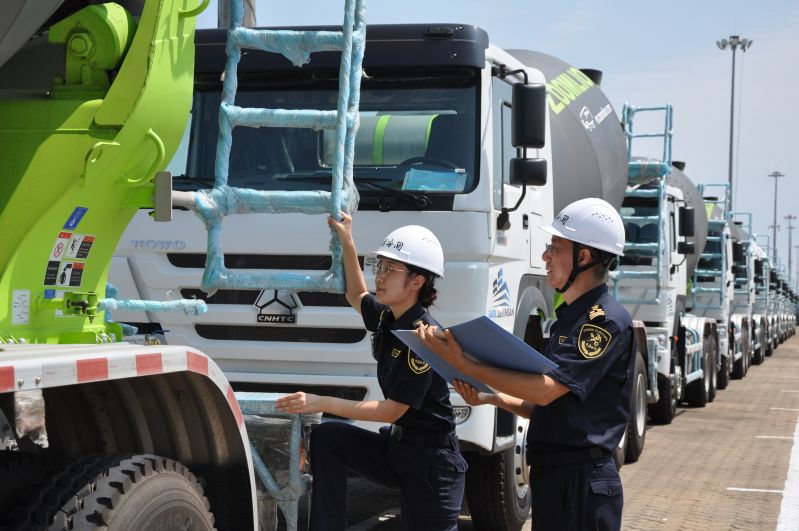 煙臺(tái)港中非班輪年發(fā)運(yùn)量首次突破200萬噸（圖）