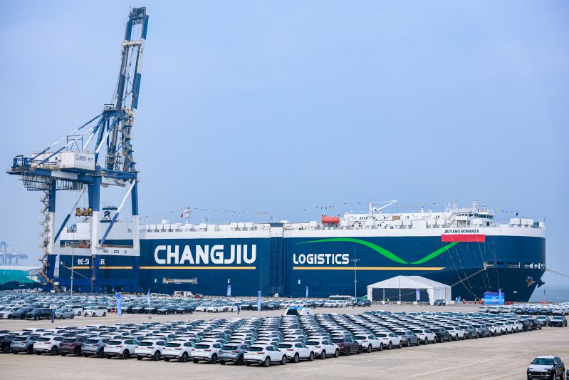 “久洋隆”汽車滾裝船在煙臺(tái)首航（圖）