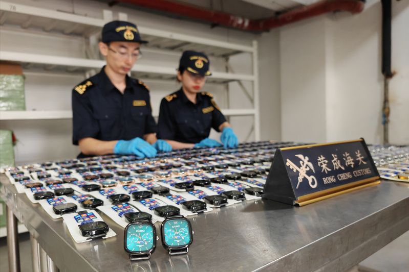 榮成海關(guān)查獲侵權(quán)手表5086支（圖）