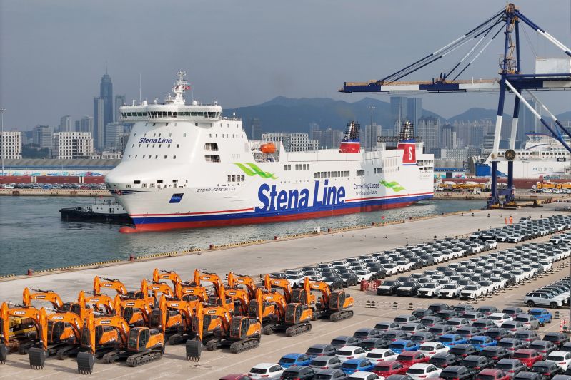 青島膠東機(jī)場海關(guān)查獲旅客違規(guī)攜帶入境玩偶等物品125件（圖）