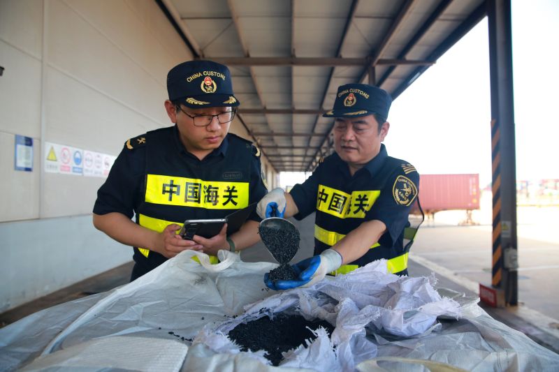 進(jìn)口?；贰傲惴e壓” 海關(guān)新模式破解高溫季通關(guān)難題